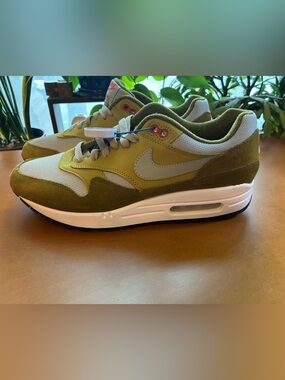 Nike Olive Air Max 1 Premium Retro Olive Curry Pack Sneakers 9.5M